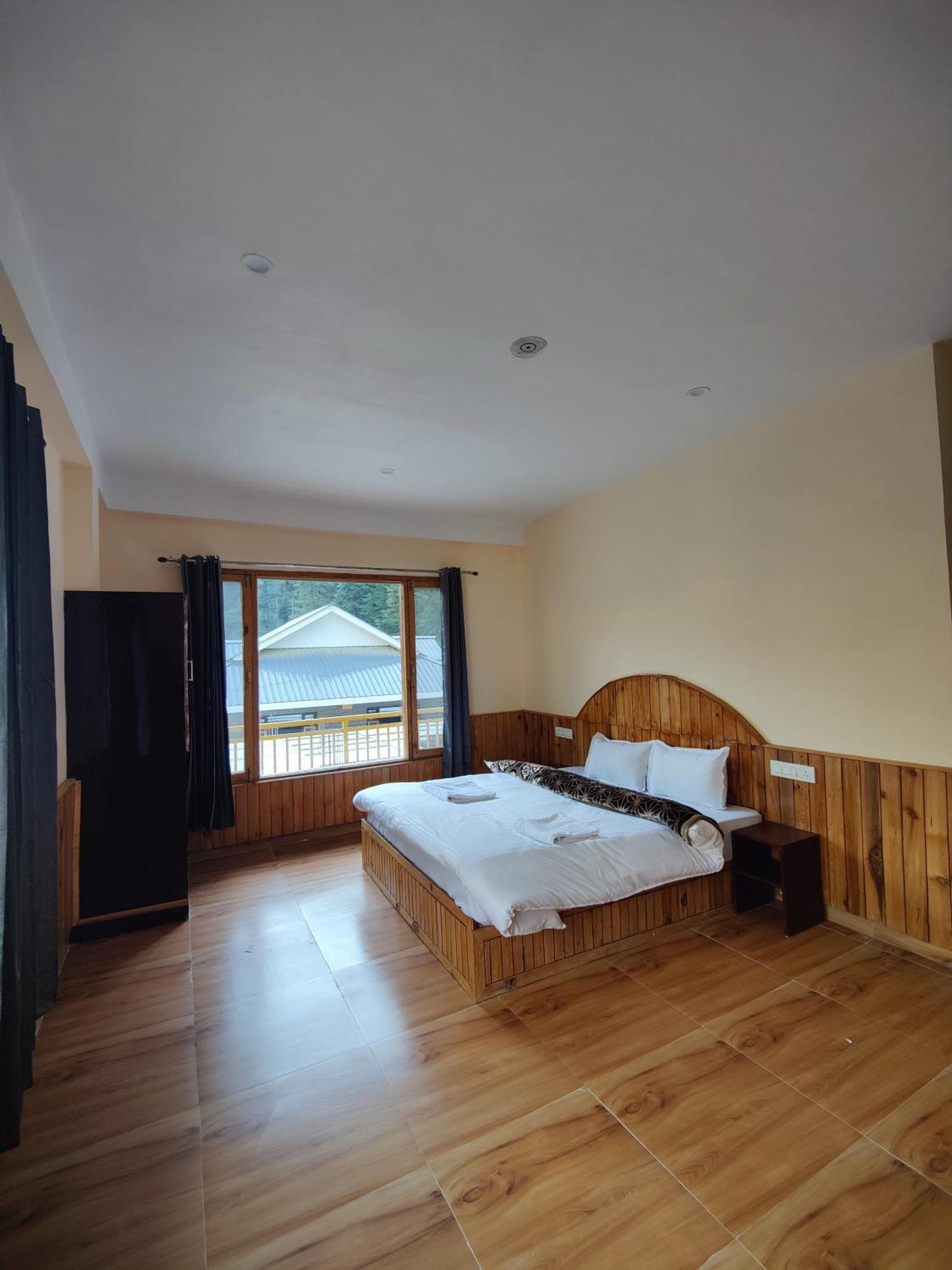 The Woodpecker Inn & Cafe, Jibhi Dış mekan fotoğraf