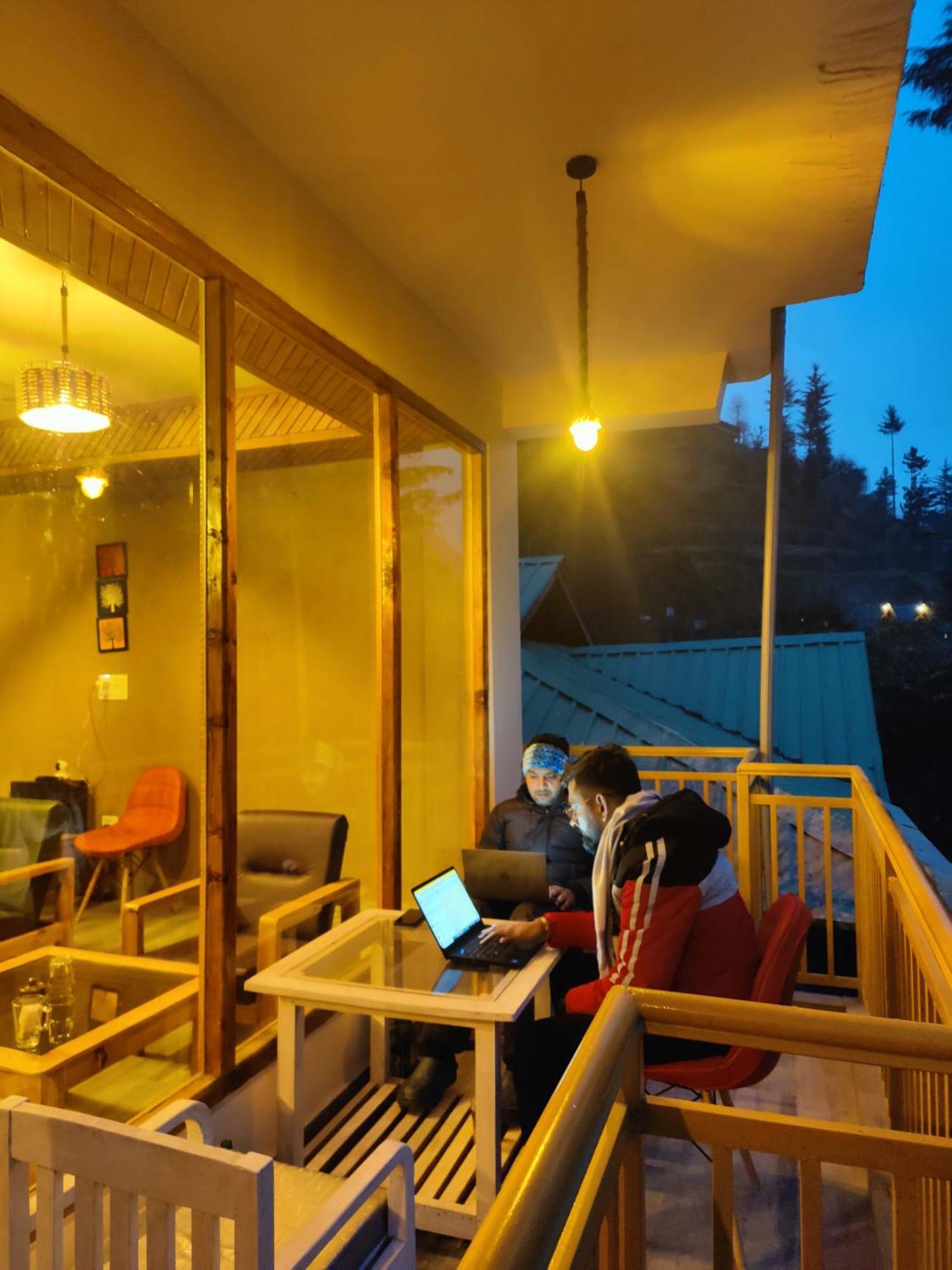 The Woodpecker Inn & Cafe, Jibhi Dış mekan fotoğraf