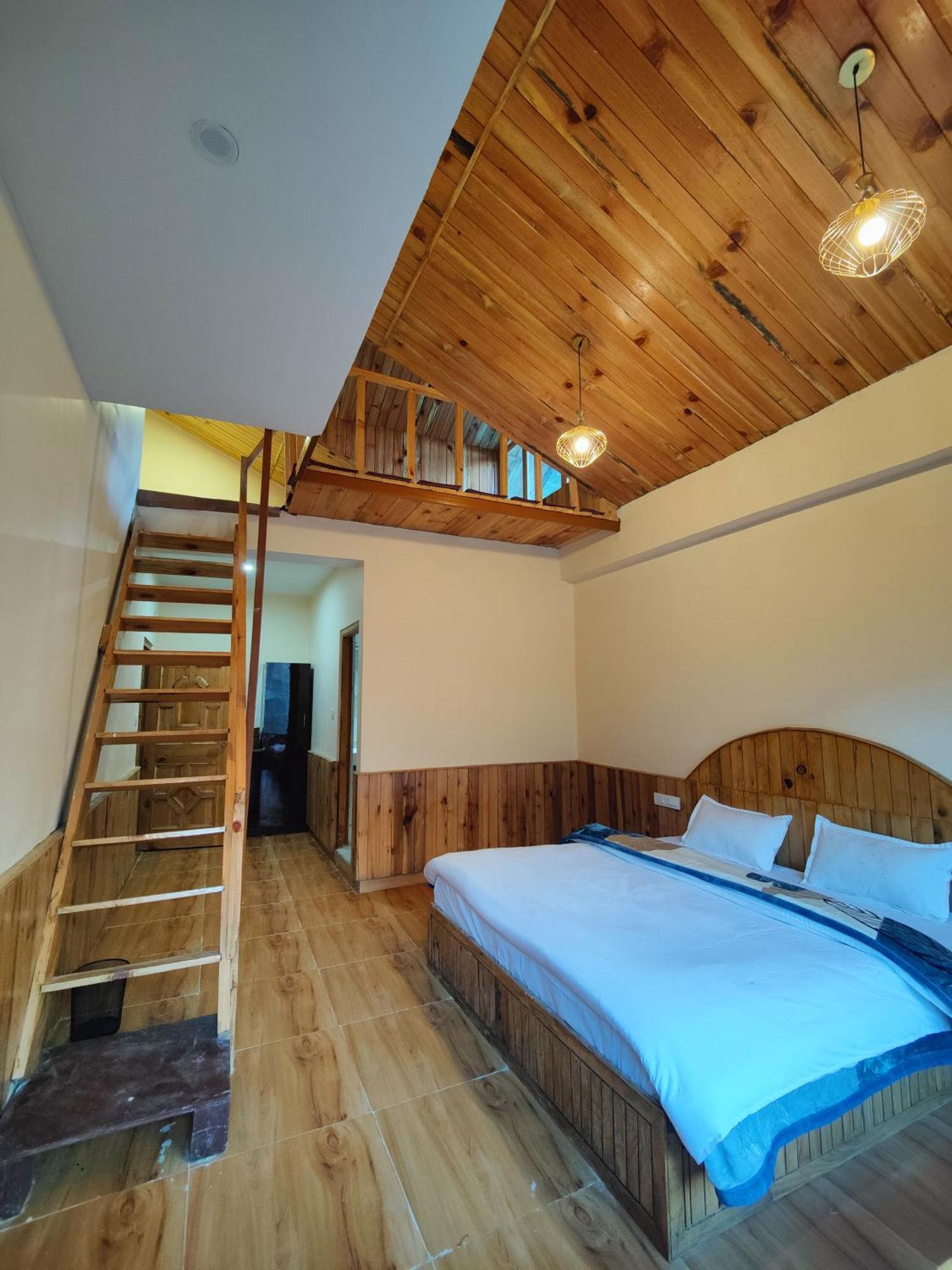 The Woodpecker Inn & Cafe, Jibhi Dış mekan fotoğraf